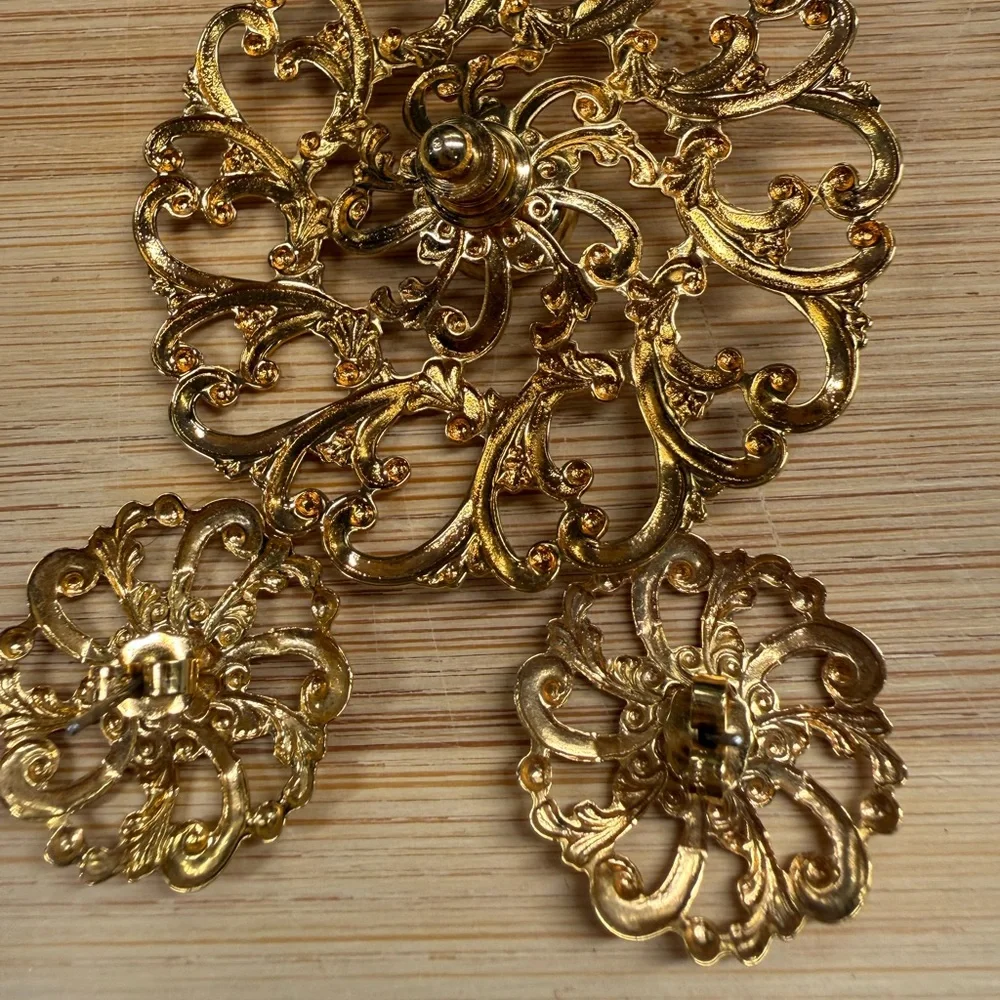 Vintage Avon Gold Tone Filigree Brooch Earrings Set Faux Pearl Coquette Old Mone